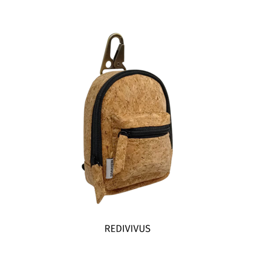 Kastara Tiny cork backpack with clip keychain (1)